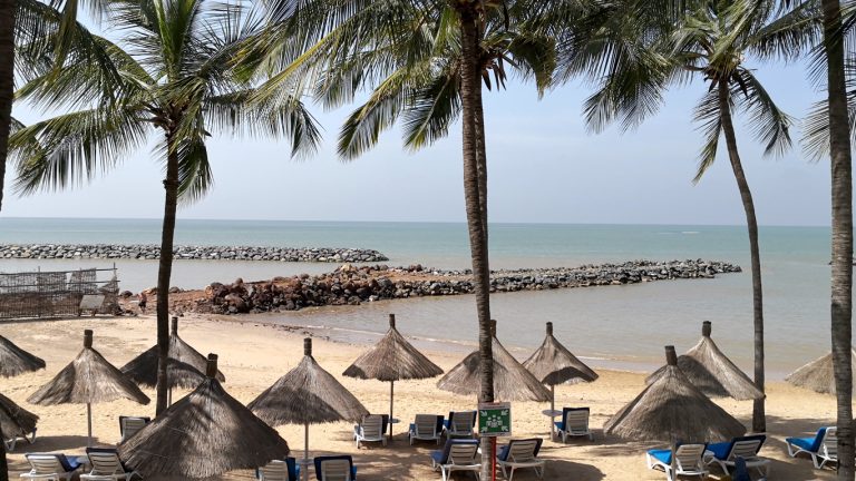 🏖️ Plages de Saly et de Warang : détente, baignade et charme naturel